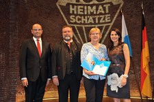 Heimatminister Albert Füracker und Kunstministerin Prof. Dr. med. Marion Kiechle prämieren 100 Heimatschätze